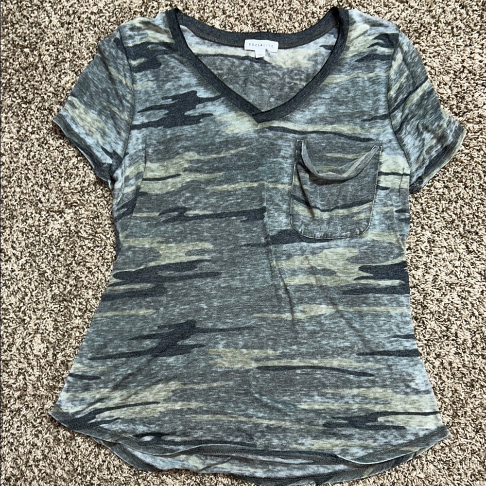 ♡ boutique Camo V-Neck T-Shirt